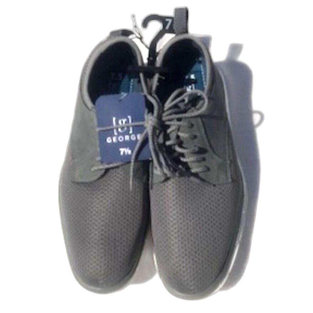 Sneakers . Size: 7 1/2 . w/ Memory Foam . Athletic . Casual or Fashion Shoes